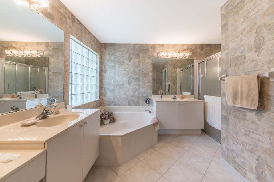 831CE0C7-4B4E-412A-ACCD-DA9822884E4C